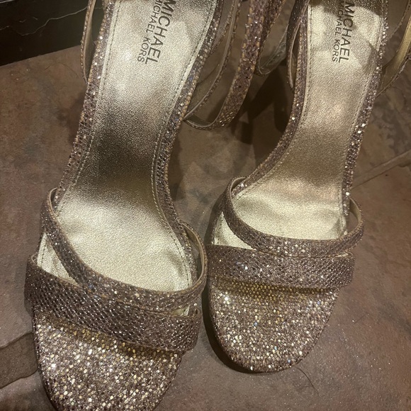 NWOT Michael Kors gold size 6.5 ankle strap open toe heels with 2.5” heels - Picture 6 of 9